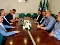 ŠTA SE IZA BRDA VALJA: U Cazinu održan sastanak delegacija SDA i NES-a (FOTO)