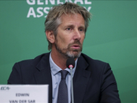 PROSLAVLJENI GOLMAN HELIKOPTEROM PREVEZEN S HVARA U SPLIT: Edwin van der Sar završio u bolnici, supruga u suzama