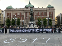 'ŽENE U CRNOM' U BEOGRADU OBILJEŽILE GODIŠNJICU GENOCIDA U SREBRENICI: Upućene snažne poruke; U Srbiji na djelu, ne samo kontinuitet poricanja već i državna politika negiranja genocida (FOTO)