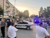 INCIDENT U GORNJEM MILANOVCU: Automobilom uletio među ljude na protestu, teško povrijeđeno dijete