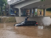DRAMATIČNE SLIKE IZ SLOVENIJE: Ljubljana pod vodom, vjetar čupao krovove, poplavljene ceste... (FOTO, VIDEO)