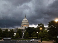 SNAŽNE OLUJE POGODILE ISTOK AMERIKE: Najmanje dvoje poginulih, odgođeno hiljadu letova (FOTO)