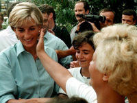 PRIJE 26. GODINA POSJETILA NAŠU ZEMLJU: Princezu Dianu svi su htjeli vidjeti, susret sa jednom djevojčicom ju je rasplakao (FOTO)