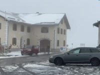 OBAVEZNI SU LANCI ZA SVA MOTORNA VOZILA: Iako je august, snijeg je zabijelio Austriju, na zapadu...