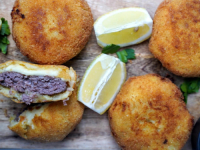 UZ UMAK ILI PRILOG PO ŽELJI: Napravite hrskave krokete od krompira s mljevenim mesom