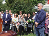 POSLJEDNJI ISPRAĆAJ VELIKOG PISCA: Marko Vešović sahranjen na groblju 'Sveti Josip' u Sarajevu (FOTO)