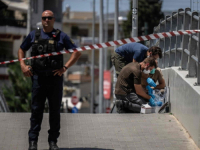 BILI SU SPREMNI ZA SVE: Policija pronašla arsenal oružja kod huligana u Atini (FOTO)