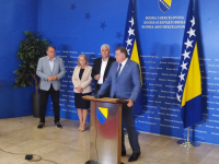 ZORAN MIKULIĆ I FB EPIZODA - 'KRONIČNI NEDOSTATAK ASFALTA U GENIMA': 'Ko još onda, pored ove helikopterčadi, ima pravo reći da nam nije potrebna ta vještačka inteligencija? Na šta spade partizanska eskadrila'
