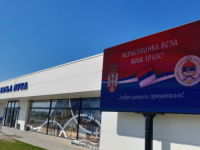 SVE JE SPREMNO ZA VUČIĆEV DOLAZAK: Na banjalučkom aerodromu postavljeni bilbordi dobrodošlice 'prijateljima' iz Srbije (FOTO)
