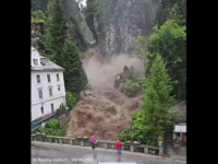 APOKALIPTIČNI PRIZORI IZ AUSTRIJE: Ogromne poplave pogodile svjetski poznatu destinaciju, a najgore tek dolazi... (FOTO, VIDEO)