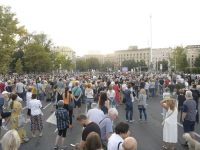 ODATA POČAST: Protesti u Beogradu počeli minutom šutnje za žrtve u Gradačcu