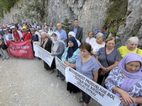 OPOMENA SVIMA NAMA: Obilježena 31. godišnjica svirepog strijeljanja 224 logoraša na Korićanskim stijenama