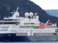 U NJEMU BILO VIŠE OD 200 LJUDI: Izvučen veliki kruzer koji se nasukao na Grenlandu