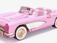 KOMPLET SE IZRAĐUJE PO NARUDŽBI: Barbie u filmu vozi atraktivni auto koji se sada našao u prodaji