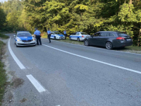 INFO IZ LOPARA: MUP RS-a blokirao traku, kontroliše saobraćaj tokom protesta podrške Dodiku, ali nisu znali odgovoriti na pitanje koja...