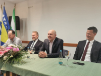 BAKIR IZETBEGOVIĆ U LUKAVCU: 'Aktuelnoj krizi doprinosi i neodgovorna politika stranaka 'Trojke' koje su servilnim odnosom dodatno ohrabrile Dodika'