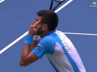 NOVAK ĐOKOVIĆ OPET URLAO I PSOVAO NA TERENU: Poludio na gledatelja kojeg je obezbjeđenje vrlo brzo... (VIDEO)