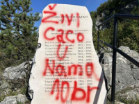 AMBASADA SAD O SKRNAVLJENJU SPOMENIKA NA KAZANIMA: Temeljito istražiti i procesuirati ovo krivično djelo