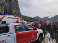 NOVI DETALJI JEZIVE NESREĆE U CRNOJ GORI: Šiblje spriječilo propadanje autobusa, dvije osobe izgubile život (FOTO)