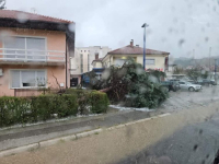 NEZAPAMĆENO OLUJNO NEVRIJEME POGODILO BOSANSKU KRUPU: Nanesena šteta na nekoliko objekata, nadležne službe na terenu (FOTO)