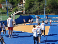 POŽELIO IM NAJBOLJE USLOVE ZA ŠKOLOVANJE I DJETINJSTVO: Jusuf Nurkić organizovao košarkaški kamp u Srebrenici