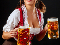 VJEŠTINA MLADE KONOBARICE NA OKTOBERFESTU ŠIRI SE DRUŠTVENIM MREŽAMA MUNJEVITOM BRZINOM:  'Ma ti si za ženit!' (VIDEO)