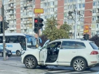GUŽVA I ŽURBA UVIJEK, PA I NEDJELJOM: Saobraćajna nezgoda u Pofalićima u Sarajevu, učestvovala dva vozila, na sreću...