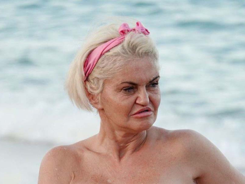 NIJE ZA MLAĐE OD 18 GODINA: Slavna britanska glumica na plaži osvanula potpuno gola, grudi je prekrila…