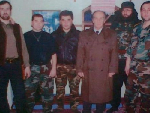 FIKRET PREVLJAK, GENERAL KOJI JE NAVODNO U BJEKSTVU: Priča o generalu Prevljaku je tragično svjedočanstvo o porodično-diletantskom vođenju države i žrtvovanju naroda od strane onih kojima je on tri decenije služio!