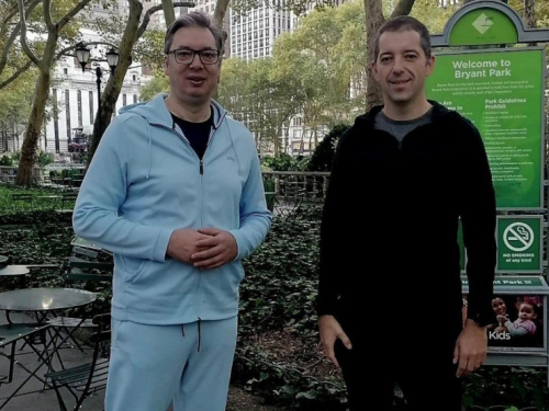 VUČIĆ SE JAVIO IZ PARKA U NEW YORKU: 'Sve što su imali od vafla, nas dvojica smo pojeli'