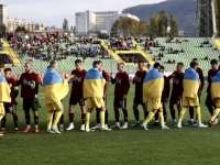 JUNIORSKA LIGA PRVAKA: Fudbaleri Rukha na Koševo izašli ogrnuti ukrajinskim zastavama (FOTO)