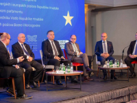 SCHMIDT DOBIO POHVALE U ZAGREBU: 'Njegove odluke su zacementirale sudjelovanje legitimnih predstavnika Hrvata u izvršnoj vlasti!'