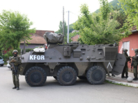 BRITANSKI VOJNICI U SASTAVU KFOR-a: Patroliraju duž granične linije Kosova, nedavno su stigli...