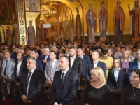 DOČEK PORFIRIJA U POGORIČKOM HRAMU: Stigli desničari iz Srbije, prisutni i političari iz Crne Gore
