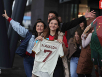 SVI SU ŽELJELI VIDJETI RONALDA: 'Slobodna Bosna' sa fanovima na dočeku reprezentativaca Portugala (FOTO)