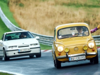NA PROPUTOVANJU EUROPOM: Legendarni Fićo stigao na Nürburgring i odveo krug za pamćenje