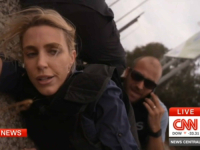 DRAMA PRED KAMERAMA: Izvještavanje ekipe CNN-a prekinulo teško granatiranje, iznad prelijetali avioni (VIDEO)
