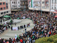 SIMBOLIČNO U 5 DO 12: Građani Bihaća izašli na proteste i podržali mir u Palestini (FOTO)