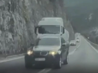 OPASNO PRETICANJE NA CESTI U BIH: Neoprezni vozač uletio u 'makaze', tragedija izbjegnuta u posljednji čas (VIDEO)
