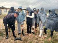 VIŠE OD HILJADU MIGRANATA SMJEŠTENO U LIPI: Žale se da ih hrvatski policajci tuku prilikom hvatanja u prelasku granice (FOTO)