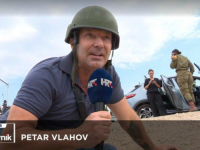 HRT-ov REPORTER IZAZVAO SALVE SMIJEHA: Petar Vlahov izvještavao iz Izraela s poda dok iza njega žene tipkaju na mobitel (VIDEO)