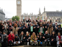 'ŽIVE NEOPISIVU NOĆNU MORU': London odao počast djeci Gaze, učesnici na svojim rukama ispisali imena ubijene palestinske djece (FOTO)