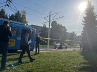 SAOBRAĆAJNA NESREĆA U SARAJEVU: Tramvaj kod Kampusa udario radnika, saobraćaj obustavljen