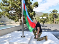 SIMBOLIČNI KRAJ MUNJEVITOG RATA: Aliyev podigao zastavu Azerbejdžana u Nagorno Karabahu