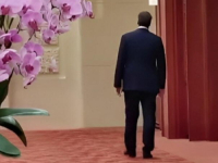 'ČEKA PROFU DA GA PROZOVE': Aleksandar Vučić na summitu u Pekingu sam tumarao praznim hodnikom (VIDEO)