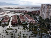 NEVRIJEME POHARALO TURSKU: More poplavilo Izmir, u Istanbulu vjetar dizao krovove s kuća (FOTO)