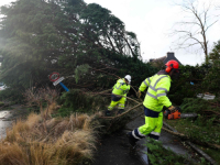 JAKA OLUJA NA ZAPADU EVROPE: Vjetar puše 200 km/h, valovi se penju do 20 metara, građani pozvani da ne izlaze iz kuća (FOTO)