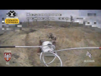 NEVJEROVATAN SNIMAK IZ UKRAJINE: Ovako izgleda nova stvarnost ratovanja - vojnik protiv drona (VIDEO)