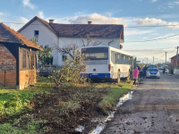 SAOBRAĆAJNA NESREĆA U BiH: Vozač izgubio kontrolu, autobus udario u kuću