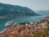 PRIZOR KOJI NIKOGA NE OSTAVLJA RAVNODUŠNIM: Vjetar baca kruzer u Bokokotorskom zaljevu (VIDEO)